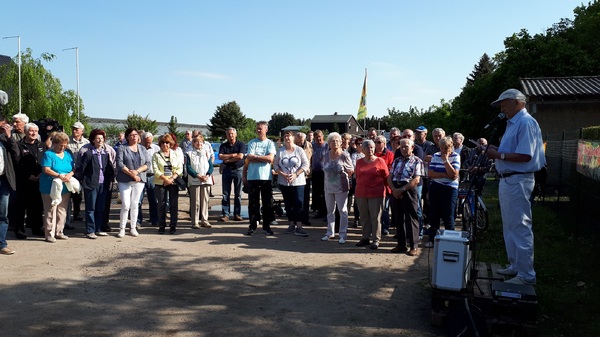 Protestaktion unserer Bürger gegen die Herausgabe ihrer Grundstücke an die Jewish Claims Conference